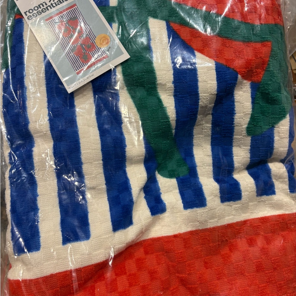 ROOM ESSENTIALS NWT tomato stripe beach towel -6’ - Picture 3 of 6